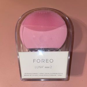 FOREO LUNA Mini 2 Sonic Facial Cleansing Brush in Pearl Pink